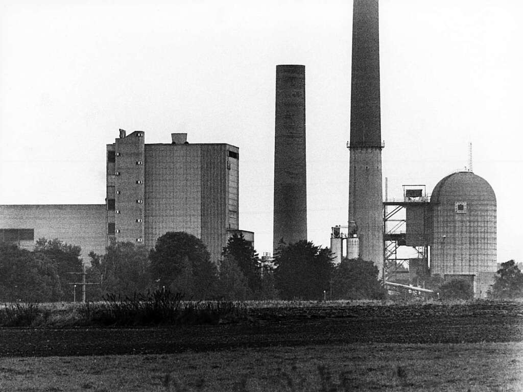 Dieses Archivfoto von 1986 zeigt das Atomkraftwerk Kahl in Karlstein am Main in Unterfranken. Es war das erste kommerzielle Kernkraftwerk in Deutschland – 1960 ging es in Betrieb, 1985 wurde es stillgelegt.