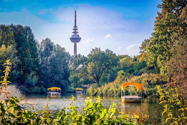 Der Luisenpark mit Gondolettas und dem...eine Teil der Bundesgartenschau statt.  | Foto: Fernando Fath (dpa)