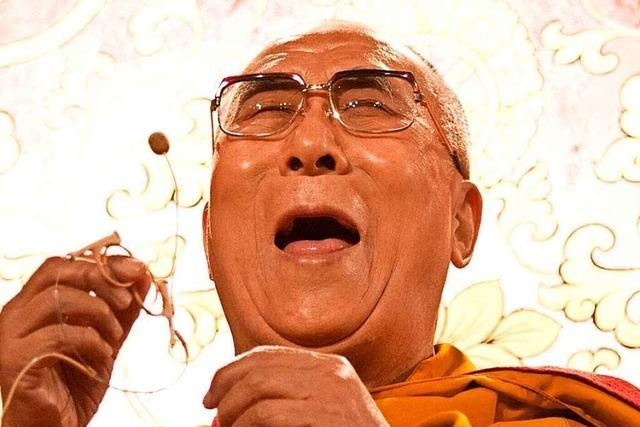 Zungenkuss oder Zungengruß? Der Dalai Lama sorgt für Aufregung