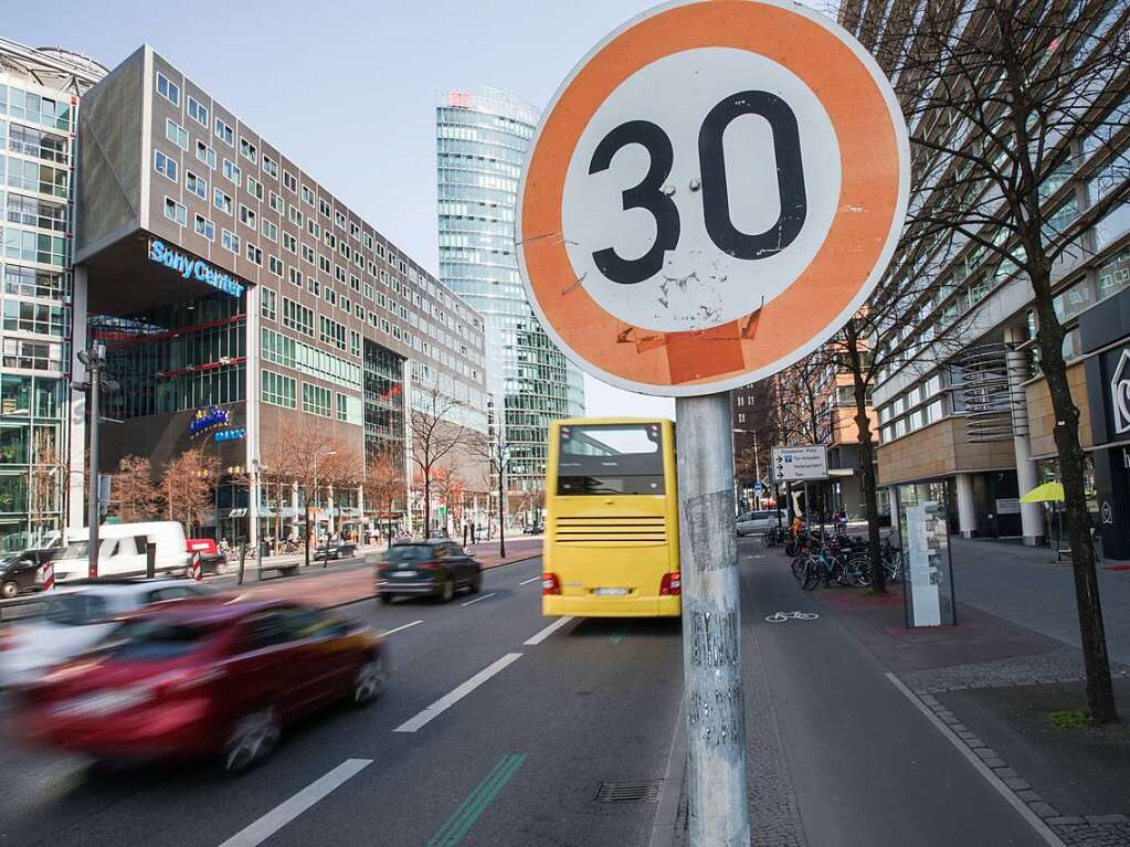 Auf der Leipziger Strae in Berlin gilt Tempo 30.