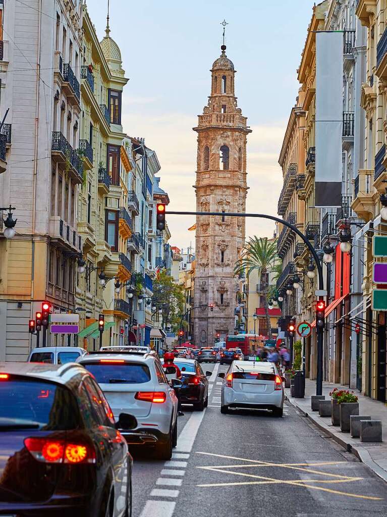 Spanien hat als erstes Land der Welt Tempo 30 als allgemeines Tempolimit fr stdtische Straen mit einer einzigen Fahrspur pro Richtung umgesetzt. Hier eine Strae in Valencia.