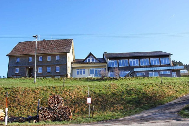 Das Schollacher Rathaus (der linke Geb...n Gebudes in Angriff genommen werden.  | Foto: Gert Brichta