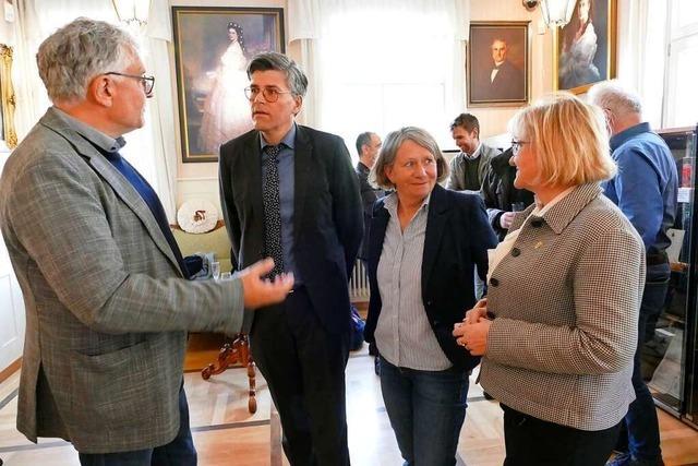 Staatssekretär besucht den Petit Salon in Menzenschwand