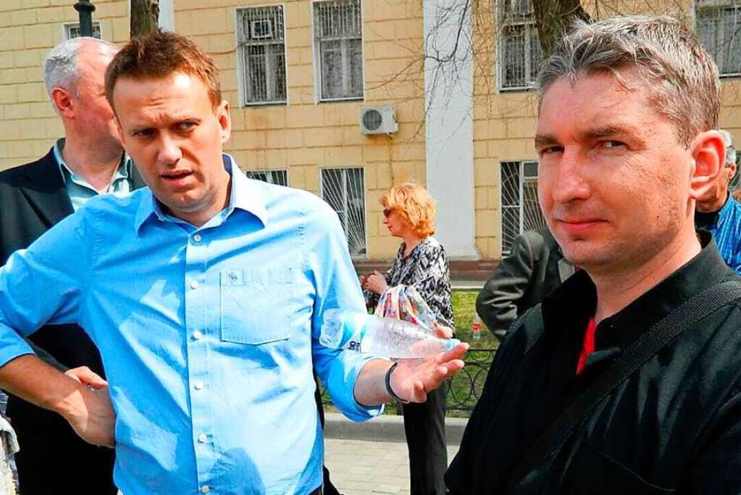 Mikhail Doliev (rechts) bei einer Demo...n  Oppositionspolitiker Alexej Nawalny  | Foto: Annemarie Rösch