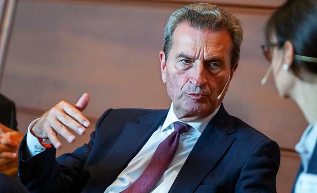 Gnther Oettinger sieht das Verkaufsve...rag zur De-Industrialisierung Europas.  | Foto: Stefan Puchner