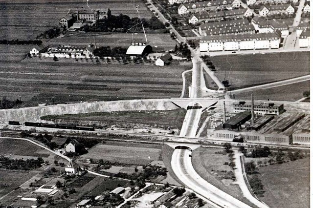 Das Luftbild aus den 1930er Jahren zei...echts). Lngst stehen dort Wohnhuser.  | Foto: Stadtarchiv Freiburg