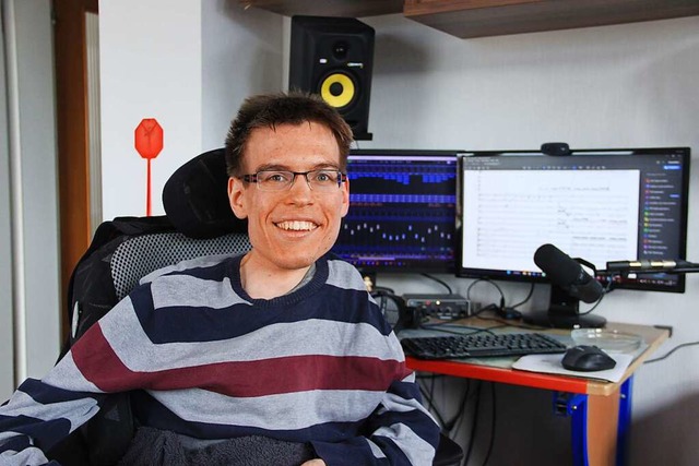 Markus Schtzle designt an seinem Rechner  Websites und komponiert Musik.  | Foto: Eyp Ertan