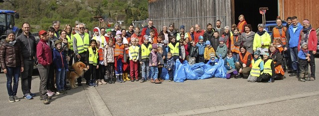 An der Dorfputzete in Bahlingen beteil... wieder viele Helferinnen und Helfer.   | Foto: Christiane Franz