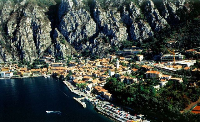 Glckselig: Das Dorf Limone sul Garda am Gardasee   | Foto: Italienisches Fremdenverkehrsamt