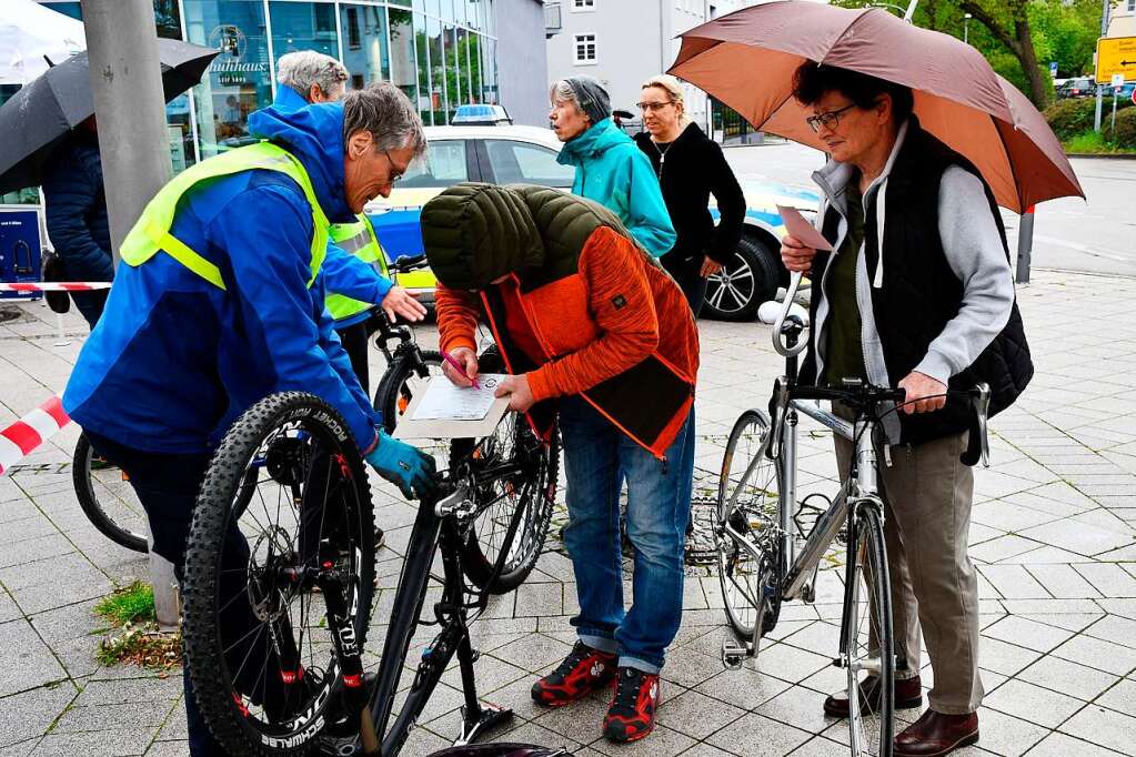 damenräder sind bei der rheinfelder velo börse gefragt rheinfelden