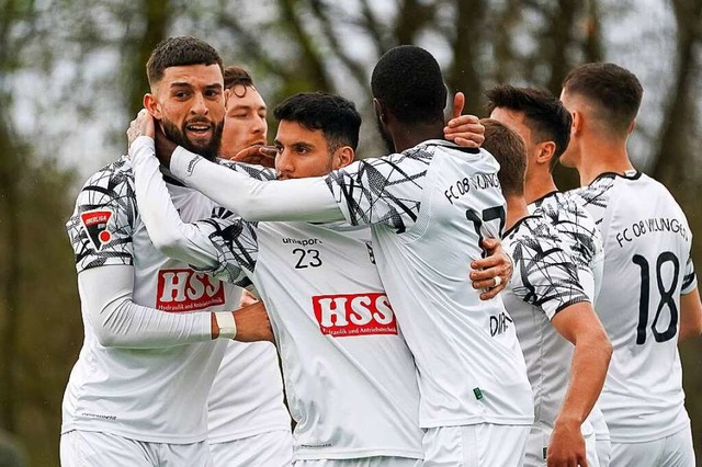 Die Spieler des FC 08 Villingen bejube...Torjger Ibrahima Diakite (Bildmitte).  | Foto: IMAGO/Eibner-Pressefoto/Patrick Hipp