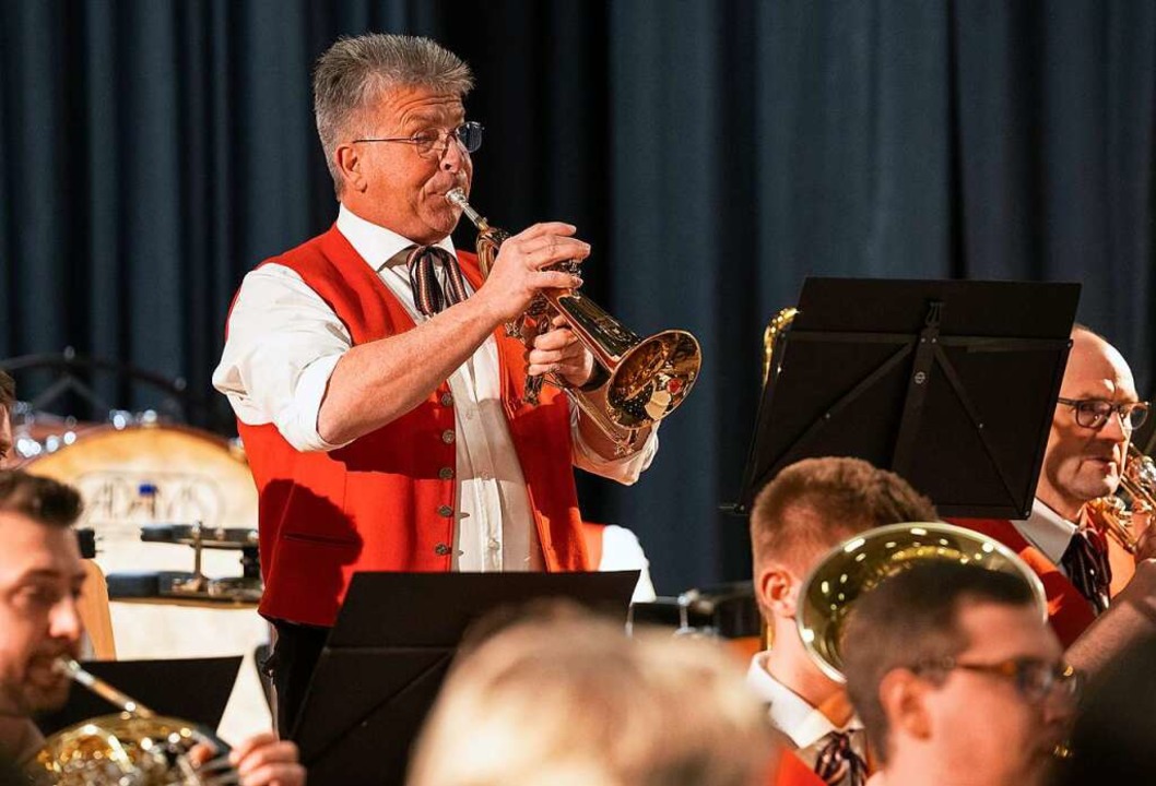 Andreas Wetzel von der Stadtmusik als versierter Solist auf dem Flügelhorn  | Foto: Paul Eischet