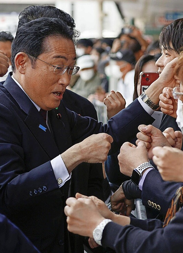 Fumio Kishida am Samstag im Wahlkampf  | Foto: IMAGO