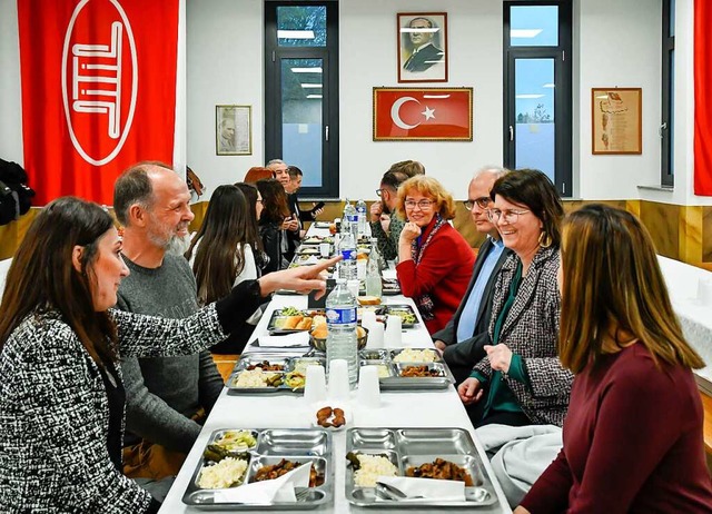 Die trkisch-islamische Gemeinde hat V...Kirchen zum Fastenbrechen eingeladen.   | Foto: Endrik Baublies