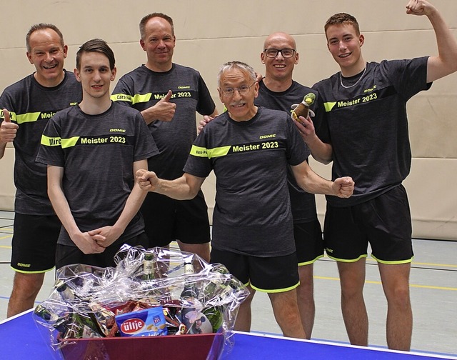 Der Tischtennisclub Wehr ist Meister d...as Konoppa und Henry Kuck (von links).  | Foto: Hansjrg Bader