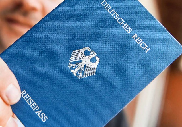 Reichsbrger erkennen die Bundesrepubl...mit &#8222;Deutschem Reich&#8220; aus.  | Foto: Patrick Seeger (dpa)