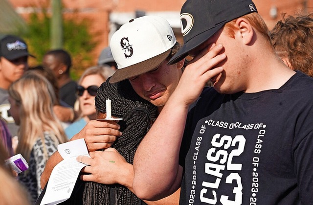 Trauernde bei einer Mahnwache in der First Baptist Church von Dadeville  | Foto: MEGAN VARNER (AFP)