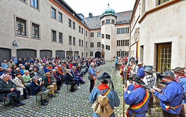 Die Schopfheimer Heckersnger sind noc...Freiburg bei einem Historienspiel mit.  | Foto: Michael Bamberger