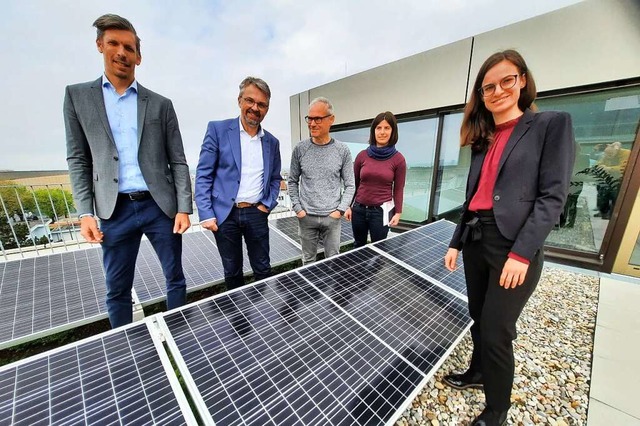 Jan Mnster (von links), Geschftsfhr...l am Rhein fr die  Wrmewende werben.  | Foto: Hannes Lauber