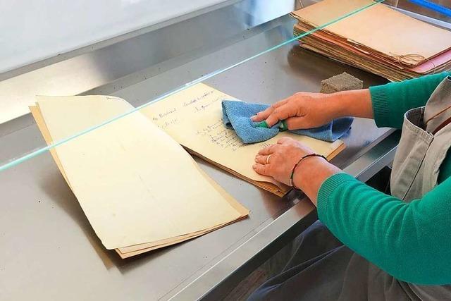 Wie Archivdokumente aus Titisee-Neustadt von Schimmel befreit werden