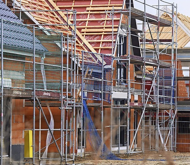 Die Genehmigungen fr den Bau neuer Wohnungen gehen zurck.  | Foto: Julian Stratenschulte