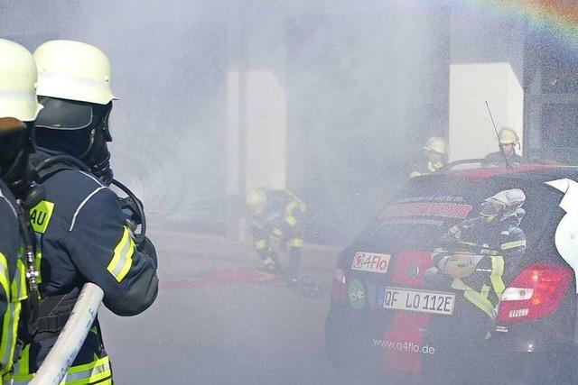 Was mssen Feuerwehrleute beachten, wenn ein Elektro-Auto brennt?