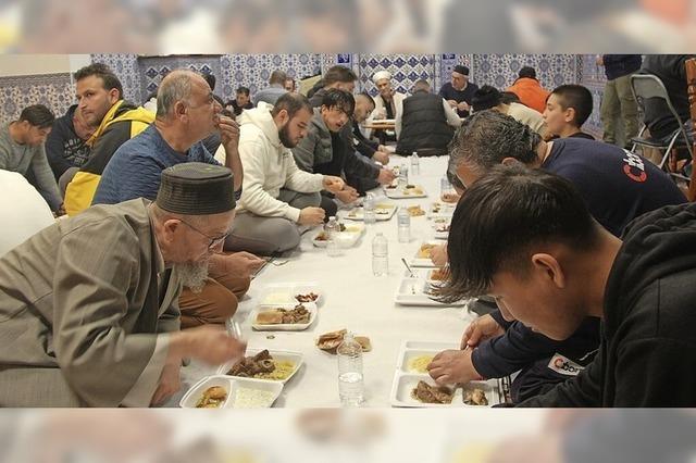 Bötzinger Muslime feiern Fastenbrechen in der Moschee