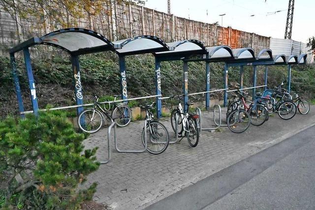 Denzlingen wird auf neuen Parkhäusern für Fahrräder am Bahnhof keine Solarzellen montieren