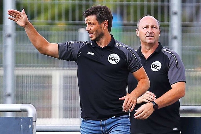 Dennis Bhrer (links) coacht am Spielf...eichberechtigter Kollege Axel Siefert.  | Foto: Alexander Keppler via www.imago-images.de