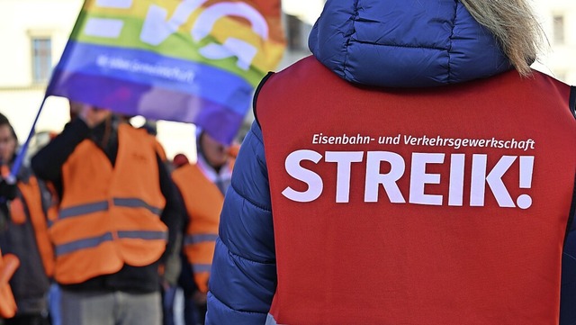 Ende Mrz hatte die EVG die Bahn in de...estreikt &#8211; nun folgt Runde zwei.  | Foto: Martin Schutt (dpa)