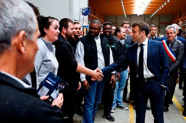 Emmanuel Macron im Unternehmen Mathis  | Foto: LUDOVIC MARIN