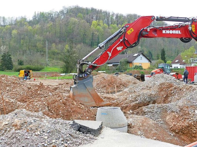 Die Bagger sind im Baugebiet Scherrack...upltze luft aber noch etwas holprig.  | Foto: Martina David-Wenk