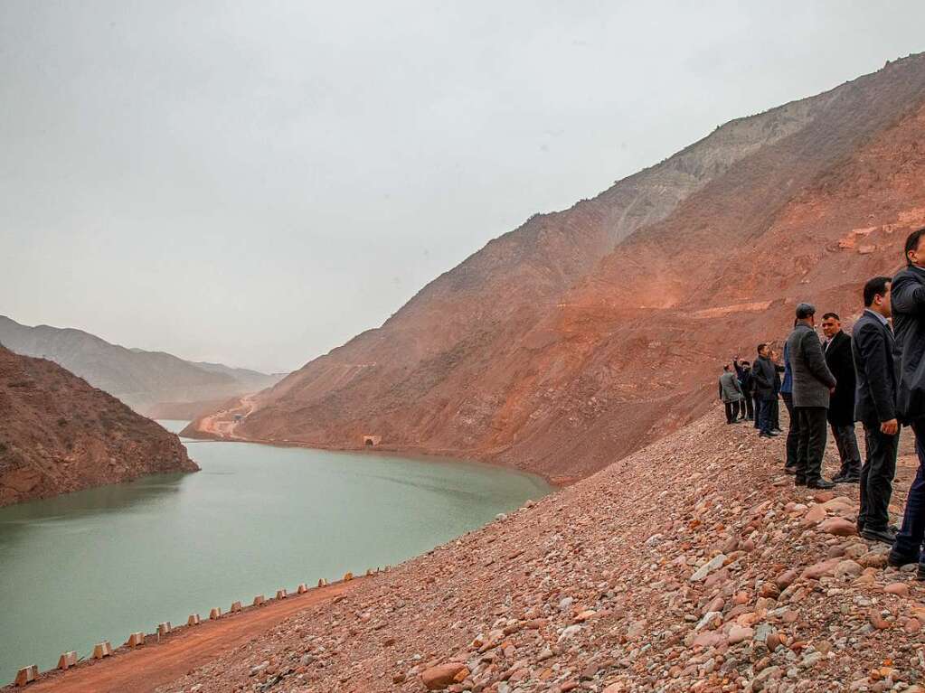 World Press Photo Long-term Project Award: Battered Waters – Anush Babajanyan. Tadschikistan: Wenn der Bau des Roghun-Staudamms, der fr 2025 geplant ist, abgeschlossen ist, wird er mit einer Hhe von 335 Metern der hchste seiner Art sein. (Foto: Anush Babajanyan/VII Photo/National Geographic Society/World Press Photo Foundation/dpa)