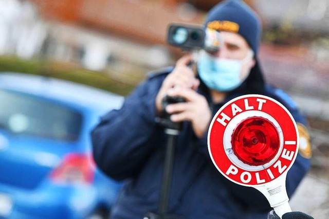 Die Polizei in Baden-Wrttemberg achtet derzeit verstrkt auf Raser.  | Foto: Angelika Warmuth (dpa)