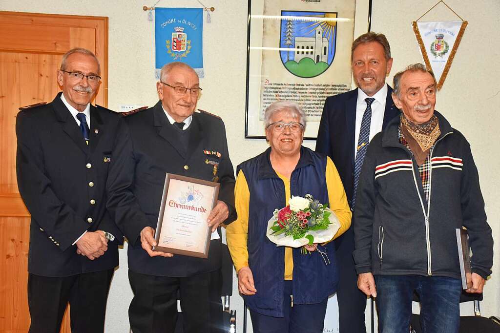 Honoring Distinguished Citizens: Blood Donors and Long-Serving Firefighters Receive Recognition at Breitnauer Council Meeting