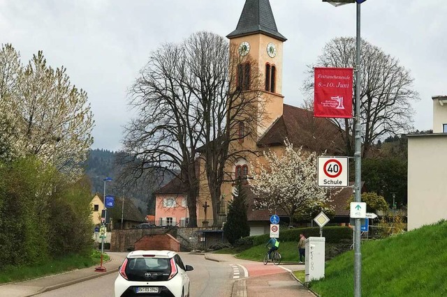 Noch gilt auf der Ortsdurchfahrt in der Ortsmitte von Bollschweil Tempo 40.  | Foto: Gabriele Hennicke