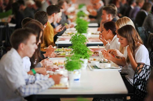 Das Essen in Schulkantinen wird derzei... weiter und kocht fast nur noch vegan.  | Foto: Fredrik Von Erichsen