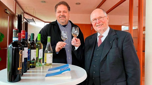 Die Friesenheimer Pfarrer Steffen Jeli...en sich auf die kumenische Weinprobe.  | Foto: Alena Ehrlich