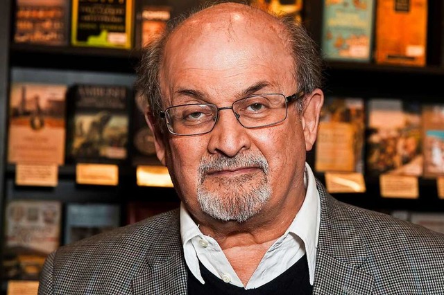 Autor Salman Rushdie in einer Aufnahme...rschienenen Buches &#8222;Home&#8220;.  | Foto: Grant Pollard (dpa)
