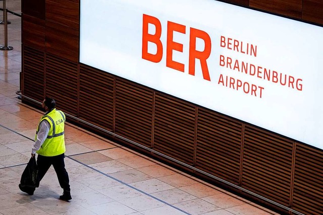 Die Gewerkschaft Verdi hat fr Montag ...ughafen Berlin-Brandenburg aufgerufen.  | Foto: Fabian Sommer (dpa)
