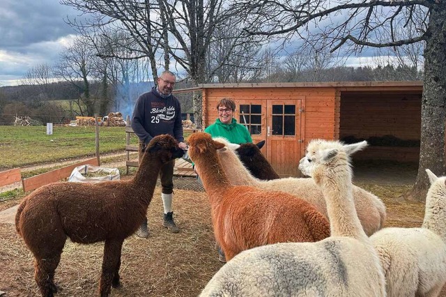 Irmtraud und Joachim Keller betreiben ... Ranch in Dossenbach eine Alpakazucht.  | Foto: Valerie Wagner