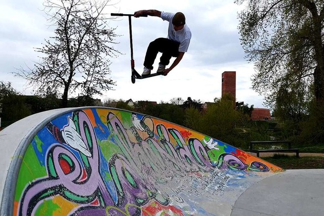 Skater und Scooterfahrer nutzen die Anlage am Wuhrloch.  | Foto: Hannes Selz