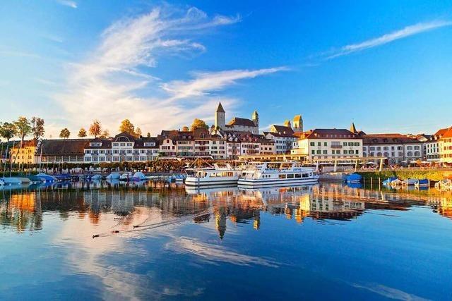 Fahren Sie per Schiff ber den Zrichsee nach Rapperswil