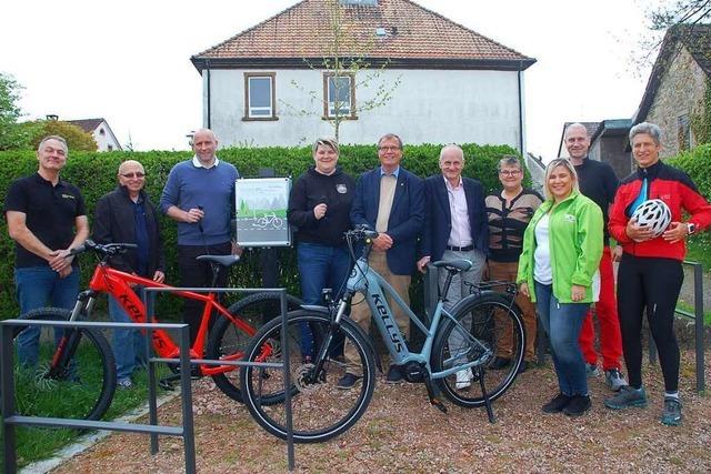 Der TuS Adelhausen hat seine E-Bike-Ladestation eingeweiht