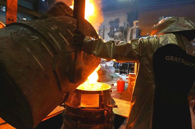 Der Guss der mittleren Glocke: Die gl...ie Papst Johannes XXIII. gewidmet ist.  | Foto: Ursula Freudig