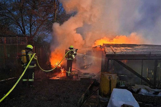 42 Feuerwehrleute mussten im Mrz zu e...mendinger Kleingartenanlage ausrcken.  | Foto: Feuerwehr Emmendingen