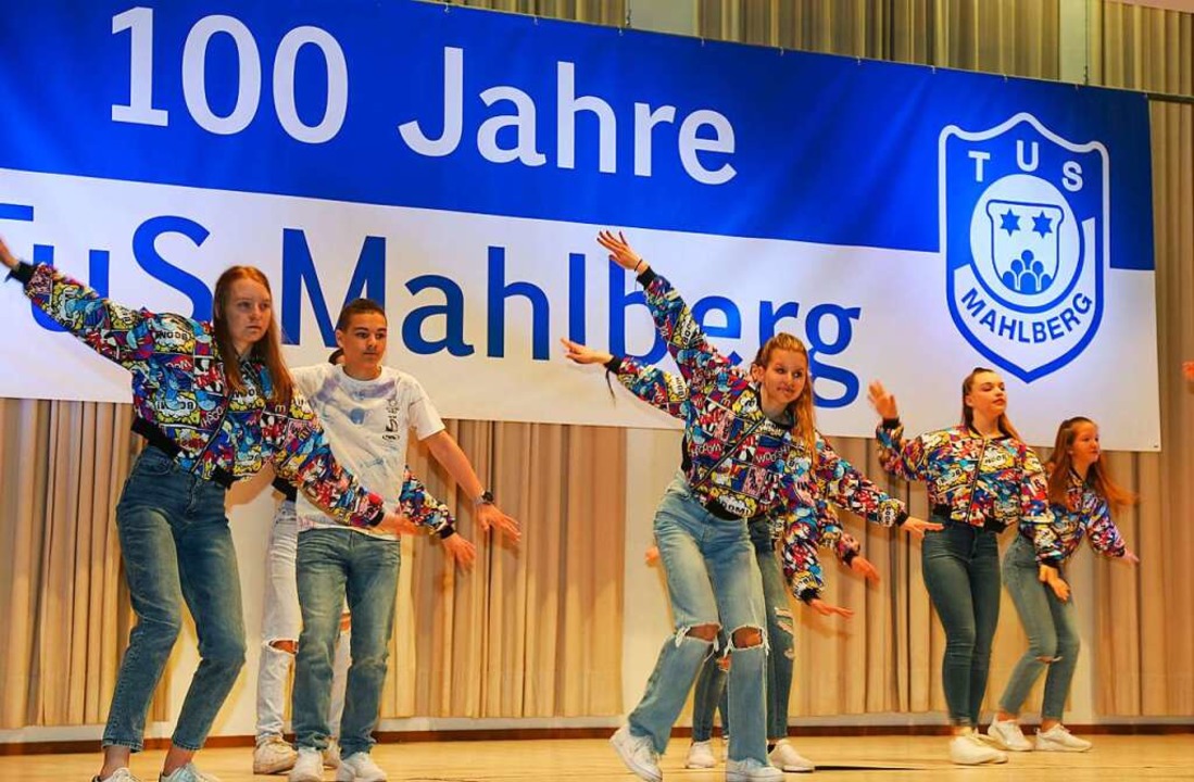 Die Gruppe Dance Surprise unterhielt beim Festbankett des TuS Mahlberg.  | Foto: Sandra Decoux