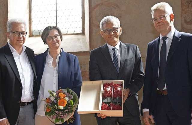 berraschung fr den scheidenden Kultu...er Stadt und ihr zum Abschied Blumen.   | Foto: Volker Mnch