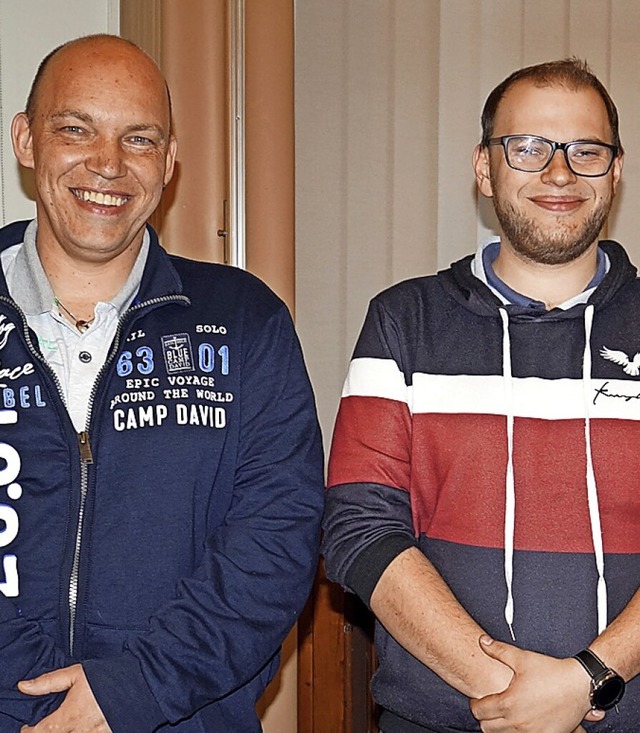 Fr Christopher Kautz (rechts) rckt C...n Schnabel in den Ortschaftsrat nach.   | Foto: Silke Hartenstein