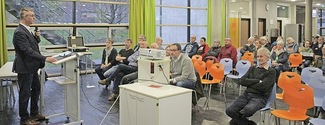 Brgermeister Joachim Burger gibt Rck...zur kommunalen Sthlinger Entwicklung.  | Foto: suedkurier